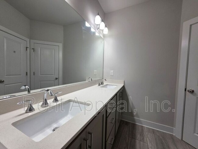 Building Photo - 3779 Oxford Cir