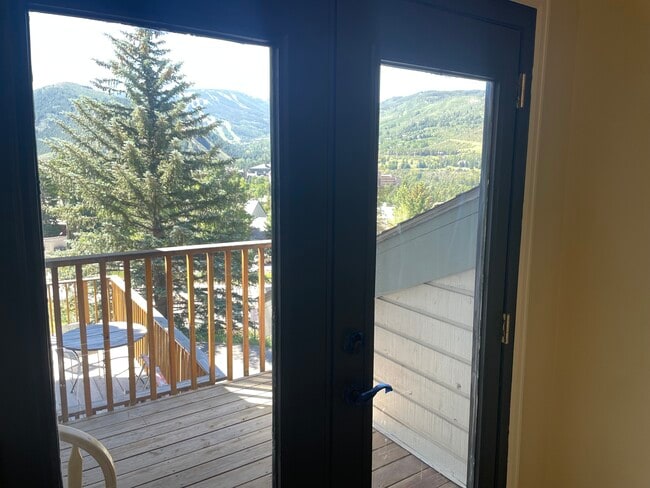 Building Photo - 230 Nottingham Rd