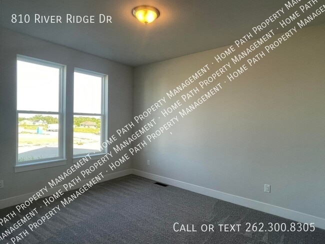 Building Photo - 810 River Ridge Dr