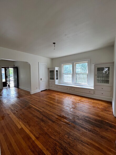 Primary Photo - 2683 Hampshire Rd