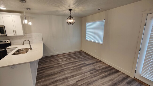 Building Photo - Modern 3 bed 2.5 bath TH for Rent in West ...