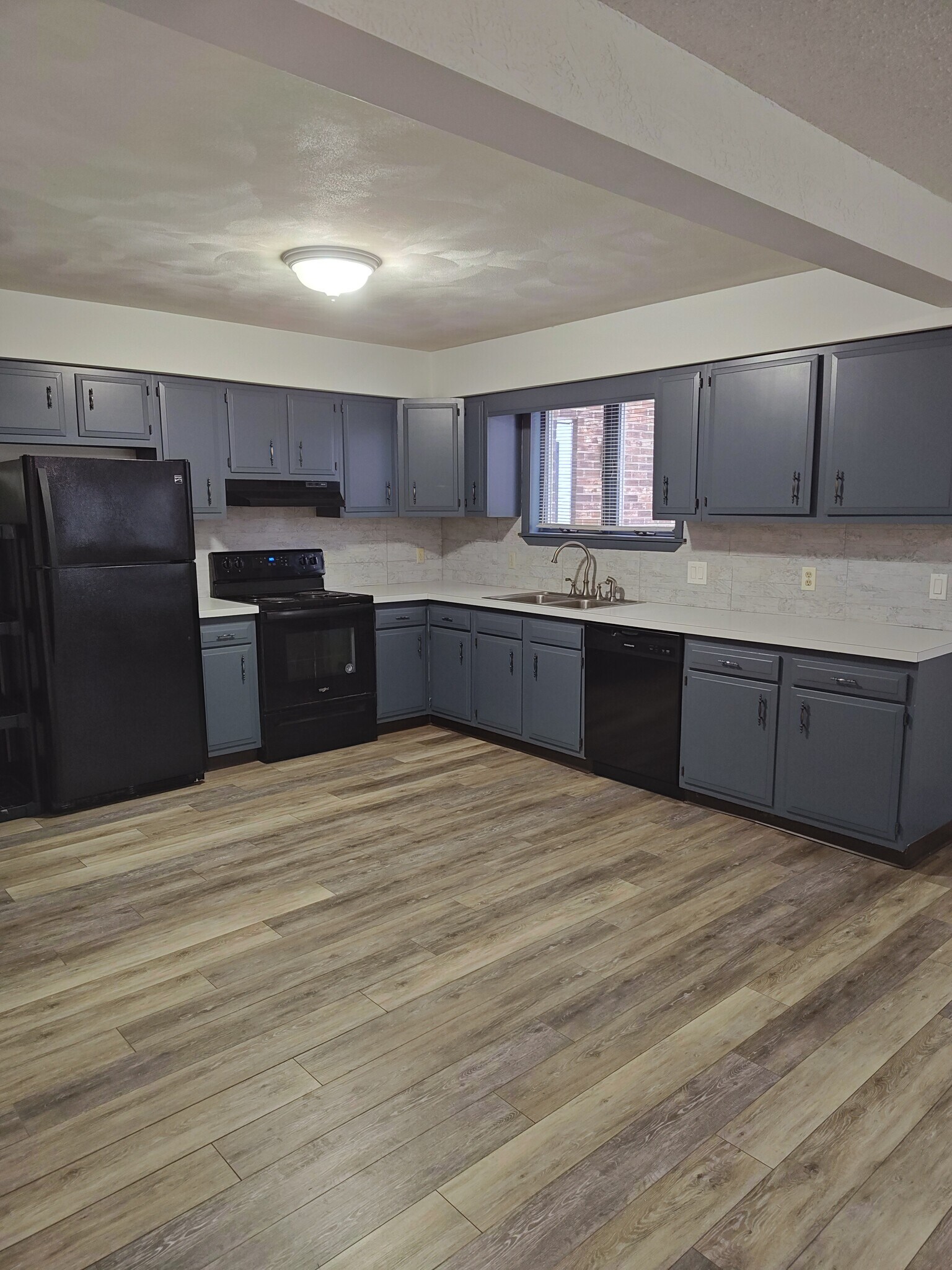 Building Photo - 621 N Rogers Ave