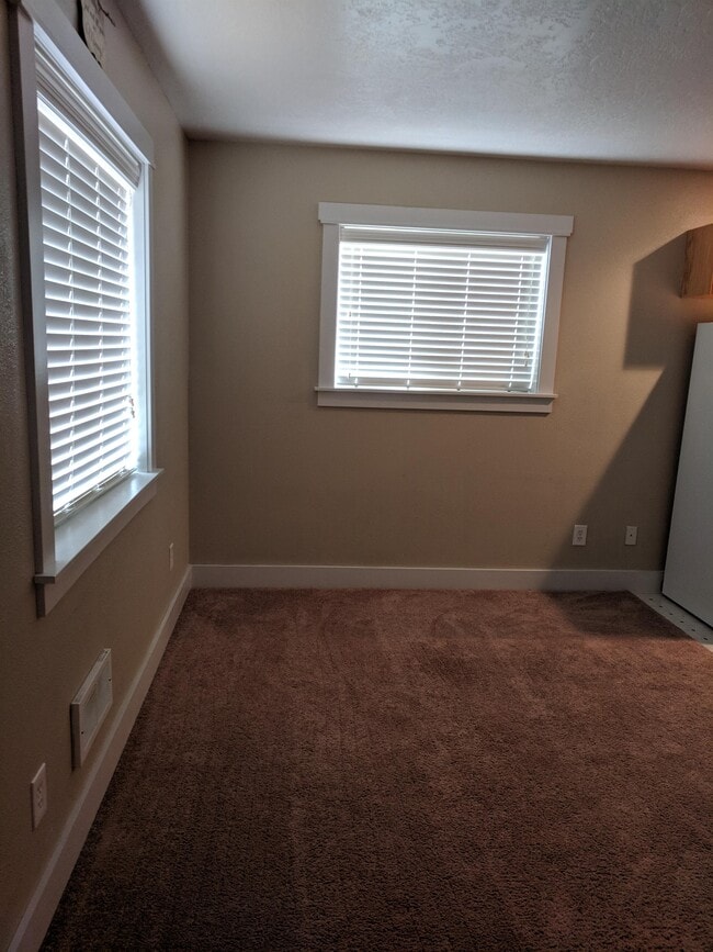 Building Photo - 2 Big River Rd