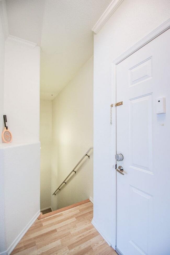 Building Photo - ASU Stay at Regatta Pointe!