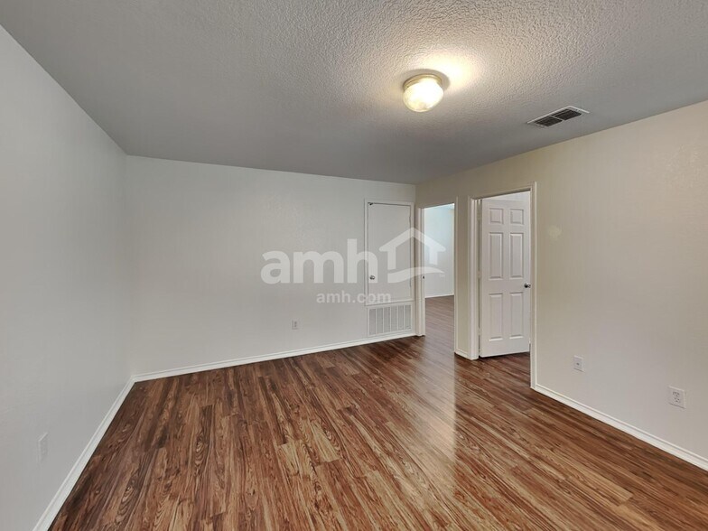 Building Photo - 9315 Juniper Spring