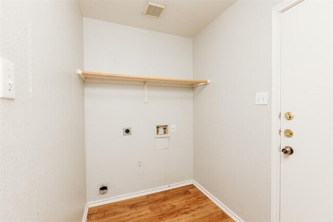 Building Photo - 1029 Christopher Ave