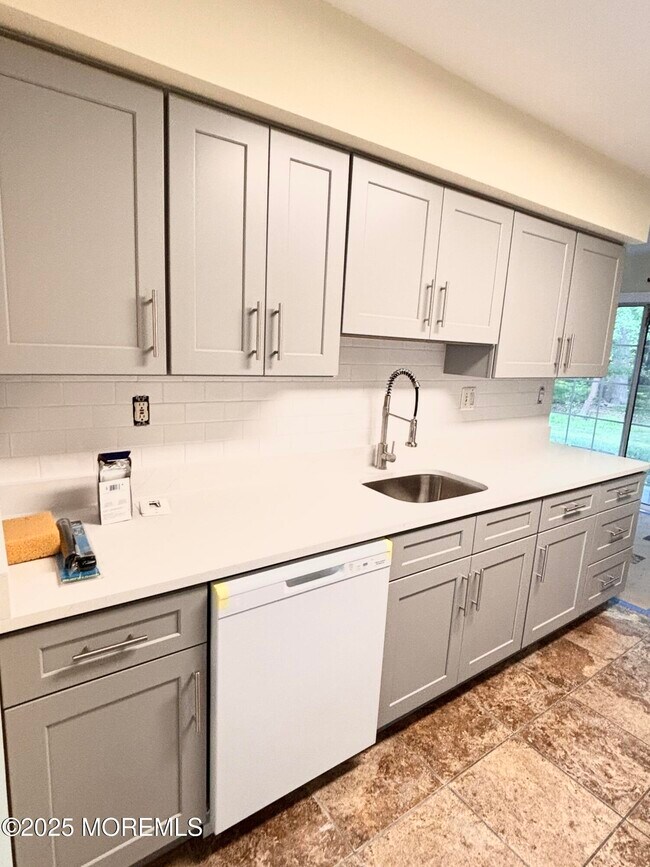 Building Photo - 258 Teasdale Pl