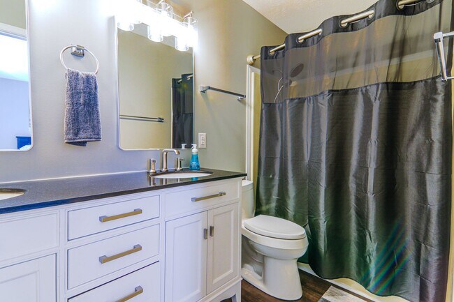 Building Photo - Fort Harrison State Park 4Bed Spacious Retreat