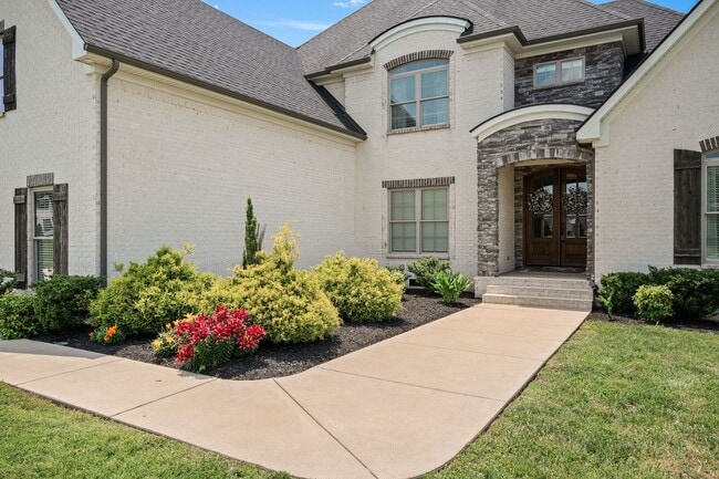 Building Photo - Luxury Home For Rent