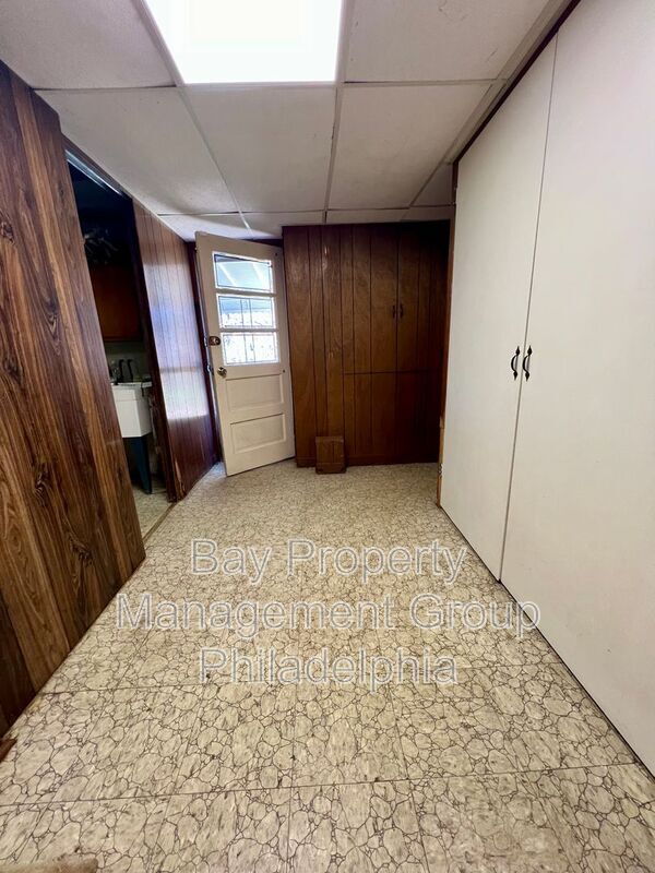 Building Photo - 303 Hedgerow Ln