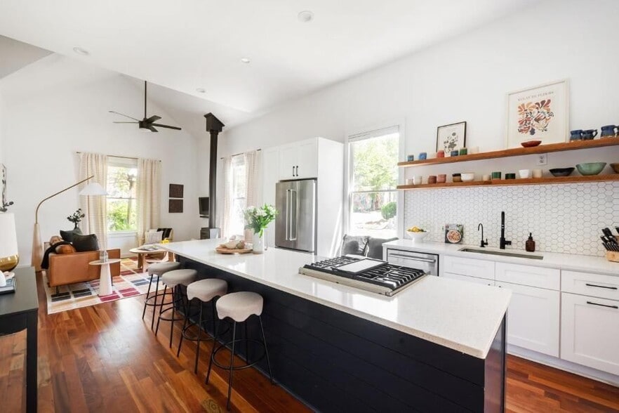 Building Photo - 685 Wylie St SE