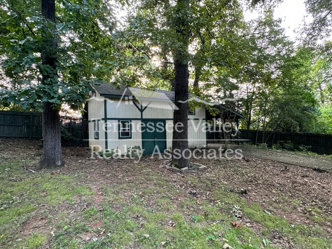 Building Photo - 1622 Colonade Rd