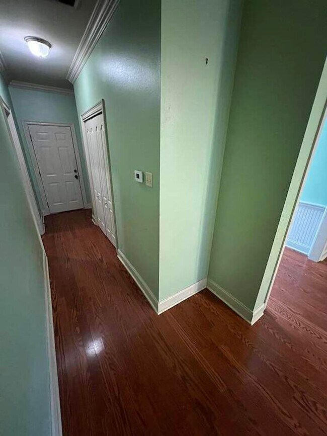 Building Photo - Beautiful 3 Bedroom Home in Established Zachary Neighborhood!