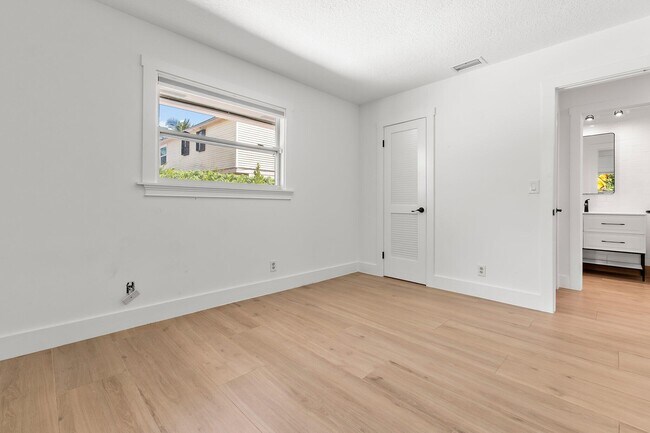 Building Photo - 10 SE Splitrail Cir