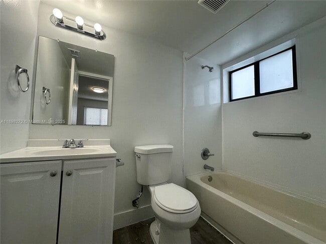 Building Photo - 529 SW 4th St