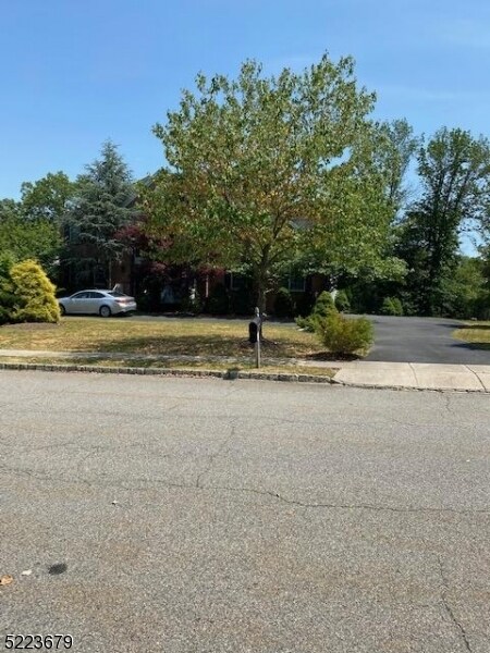 Primary Photo - 29 Phillip Dr