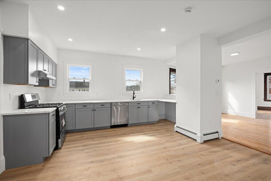 Building Photo - 183 Vernon St