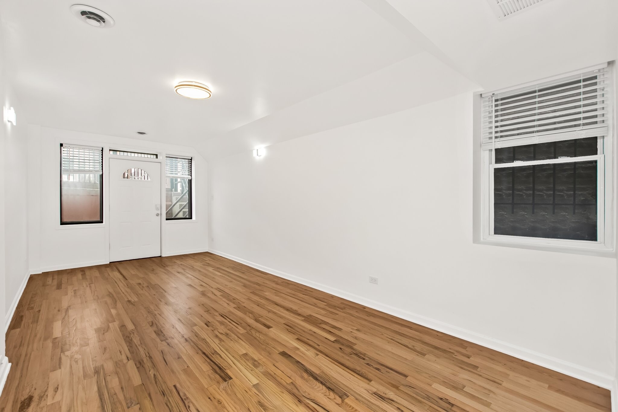 Building Photo - 1739 W Beach Ave