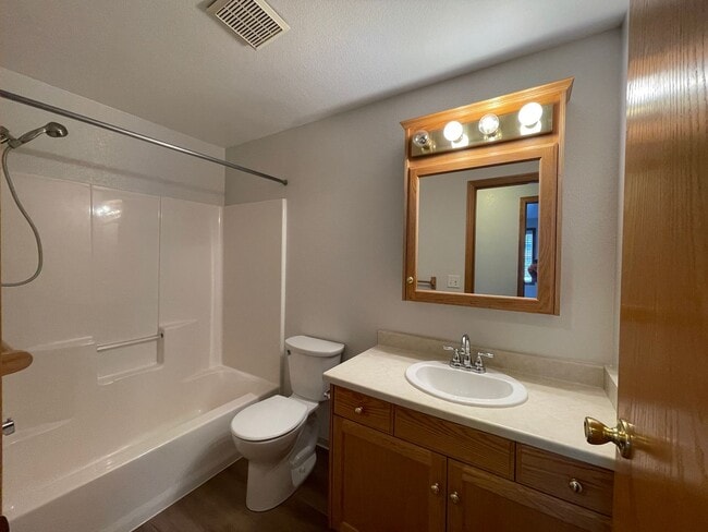 Building Photo - 1399 Chickadee Ct