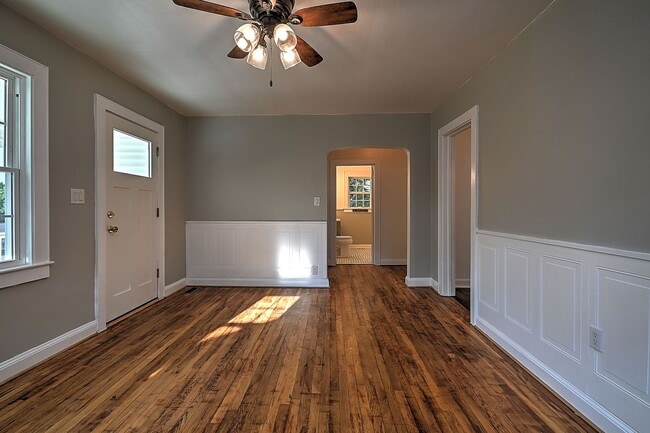 Building Photo - 608 Forest St