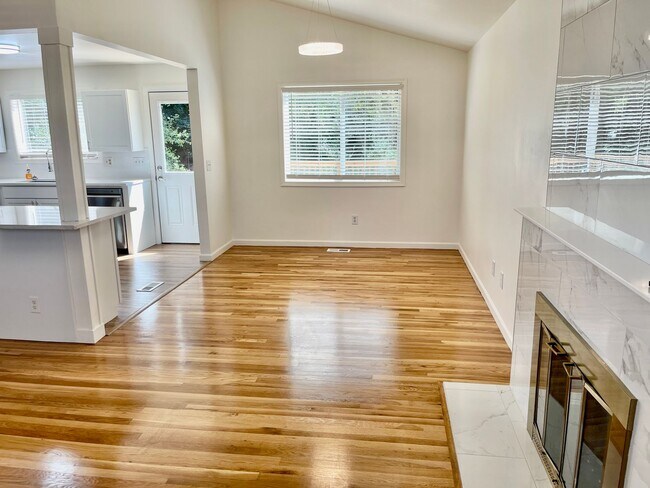 Building Photo - New on the Market!
