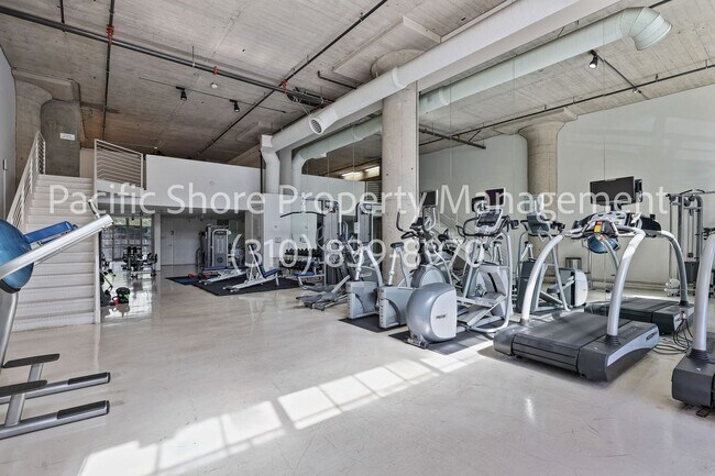 Building Photo - Large Loft with Modern Finishes at Historic Toy Factory Lofts!