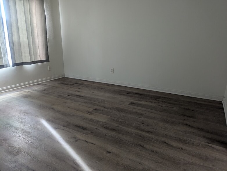 Building Photo - 1046 Canal St