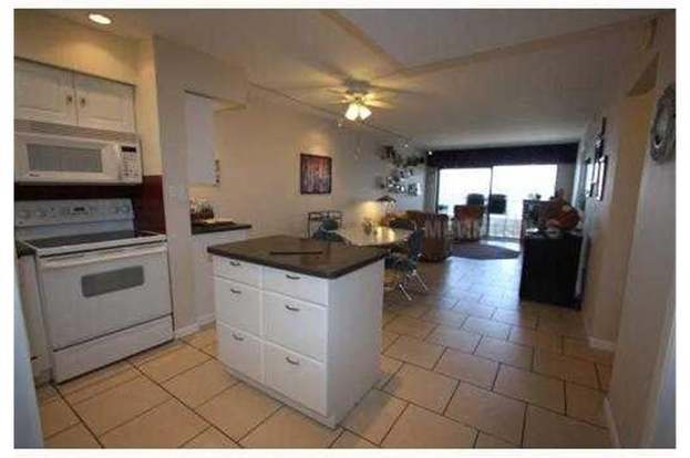 Building Photo - 1500 Park Beach Cir