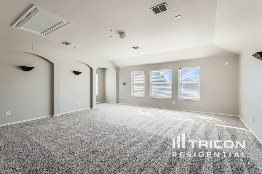 Building Photo - 522 Golden Bell Dr