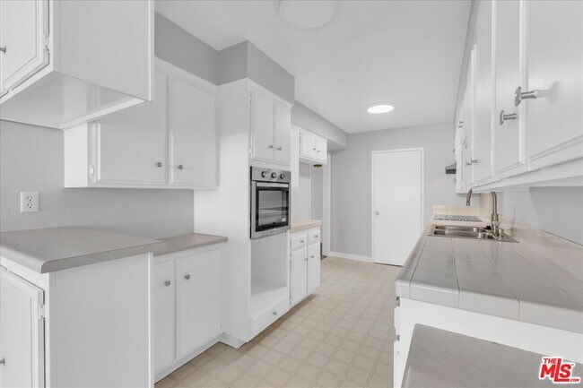 Building Photo - 4647 Willis Ave