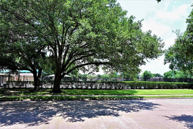 Building Photo - 2339 Bent River Dr