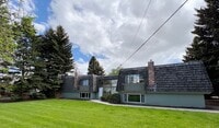 Building Photo - Fantastic location! 2 Bed, 2 Ba Unit with off street parking