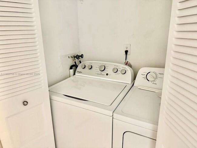 Building Photo - 8290 Lake Dr