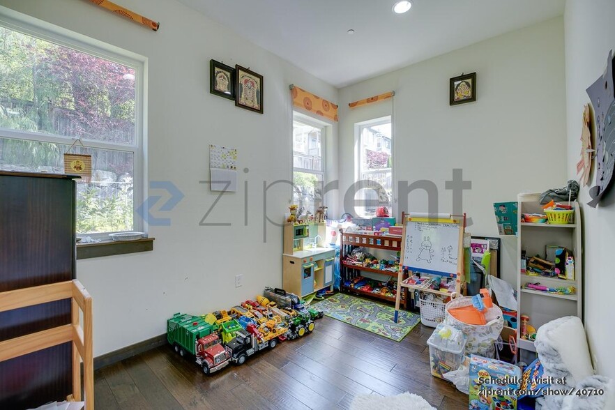 Building Photo - 8458 169th Ave NE