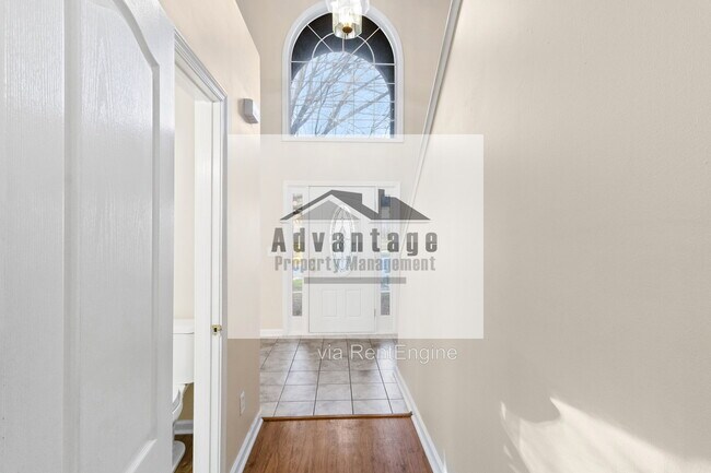 Building Photo - 382 Summer Hill Cir