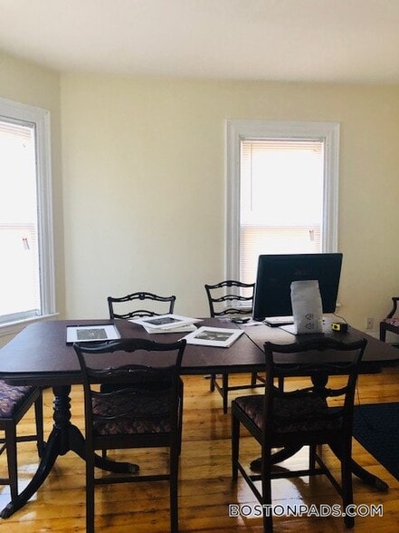 Building Photo - 103 Calumet St