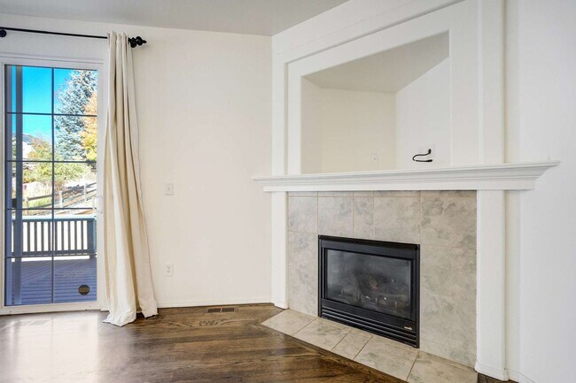 Building Photo - D20 5bdrm Home on Quiet Street in North Co...