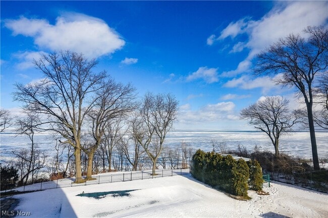 Building Photo - 12520 Edgewater Dr