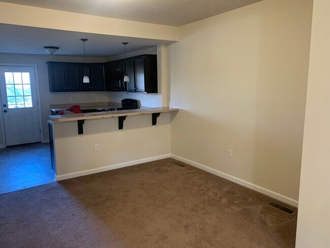 Building Photo - 3 Bedroom 1.5 Bathroom's