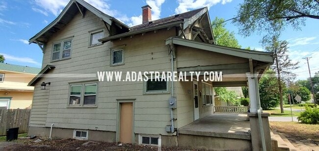 Building Photo - Amazing Historic Independence Home-Available NOW!!