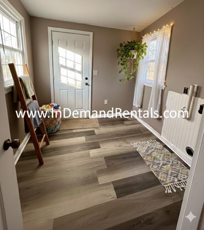 Building Photo - 325 Malaga Park Dr