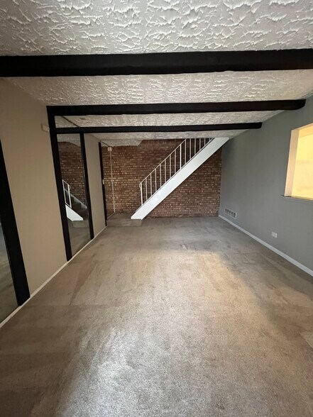 Building Photo - 180 Betty Ct