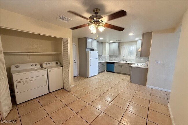 Building Photo - 9300 Cool Creek Ave