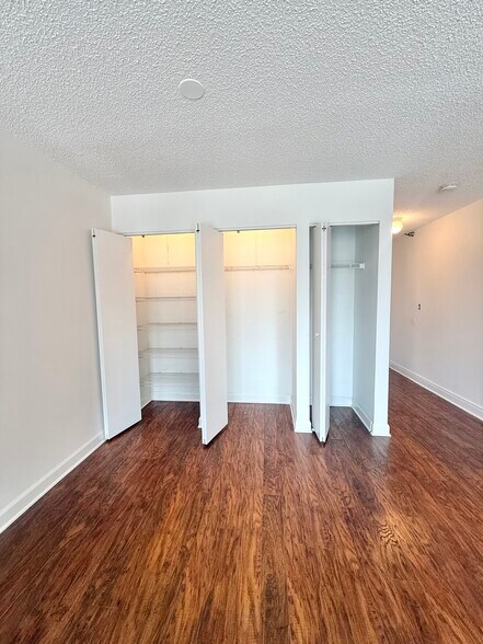 Building Photo - 33 W Delaware Pl