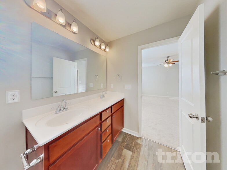 Building Photo - 176 Hidden Lakes Rd