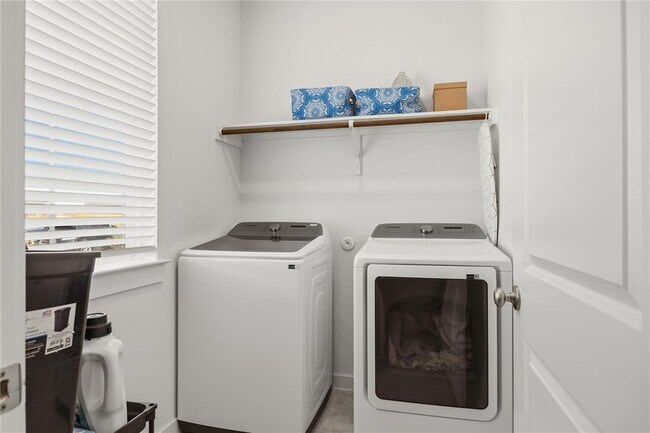 Building Photo - 514 Clearlake Dr