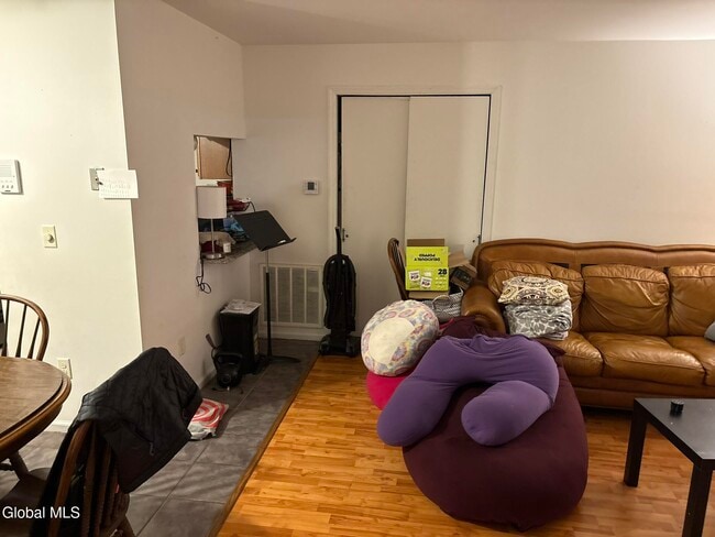 Building Photo - 161 Cedarview Ln