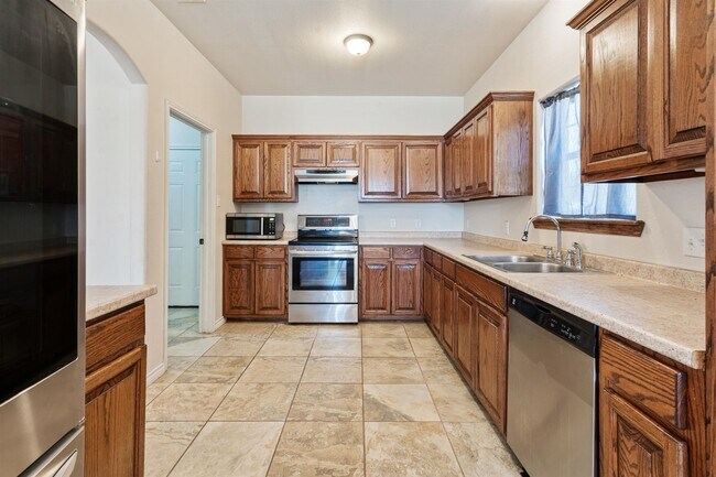 Building Photo - 103 Spike Run