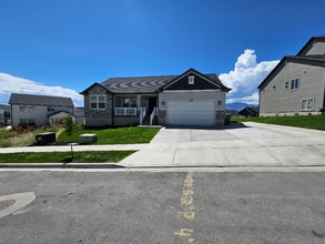 Building Photo - 439 N Hl Vw Dr