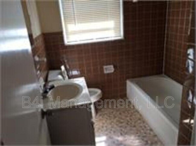 Building Photo - 1108 George Cir